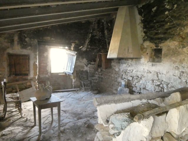 Finka/Dom wiejski na sprzedaż w Mequinenza - 36 000 € (Ref: 9761563)