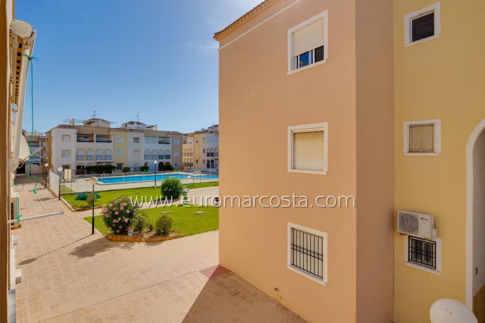 2 sypialnia Bungalow na sprzedaż w Torrevieja z basenem - 147 000 € (Ref: 10077290)
