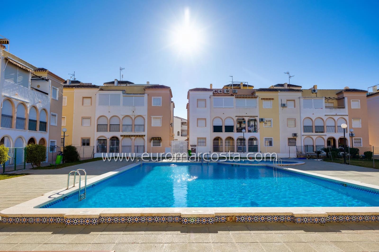 2 sypialnia Bungalow na sprzedaż w Torrevieja z basenem - 147 000 € (Ref: 10077290)