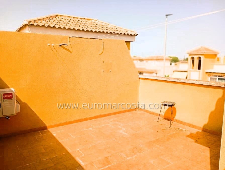 2 slaapkamer Appartement te koop in Daya Nueva met zwembad - € 130.000 (Ref: 10077355)