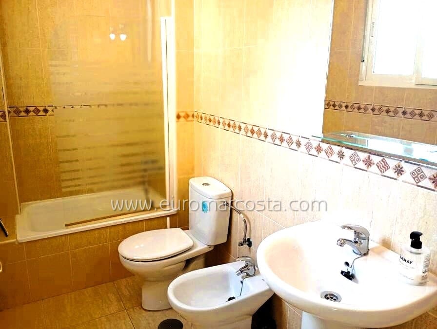 2 slaapkamer Appartement te koop in Daya Nueva met zwembad - € 130.000 (Ref: 10077355)