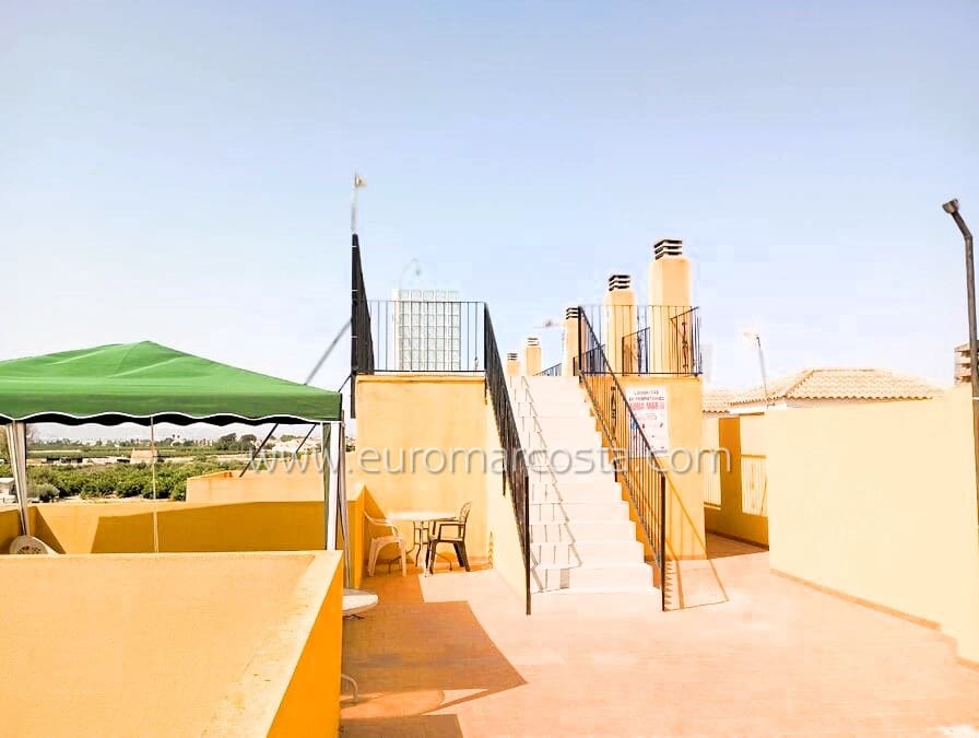 2 slaapkamer Appartement te koop in Daya Nueva met zwembad - € 130.000 (Ref: 10077355)