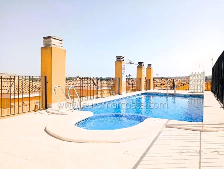 2 slaapkamer Appartement te koop in Daya Nueva met zwembad - € 130.000 (Ref: 10077355)
