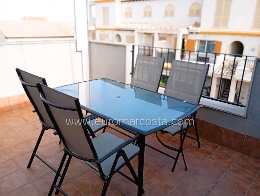 Adosado de 3 habitaciones en Daya Vieja en venta - 135.000 € (Ref: 10135190)
