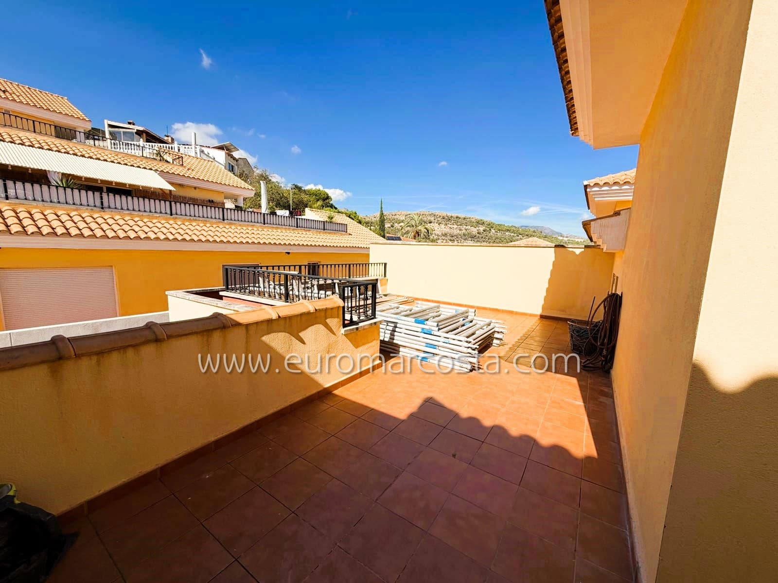 5 camera da letto Villetta a Schiera in vendita in Alfaz del Pi / L'Alfas del Pi con piscina garage - 409.000 € (Rif: 10165797)