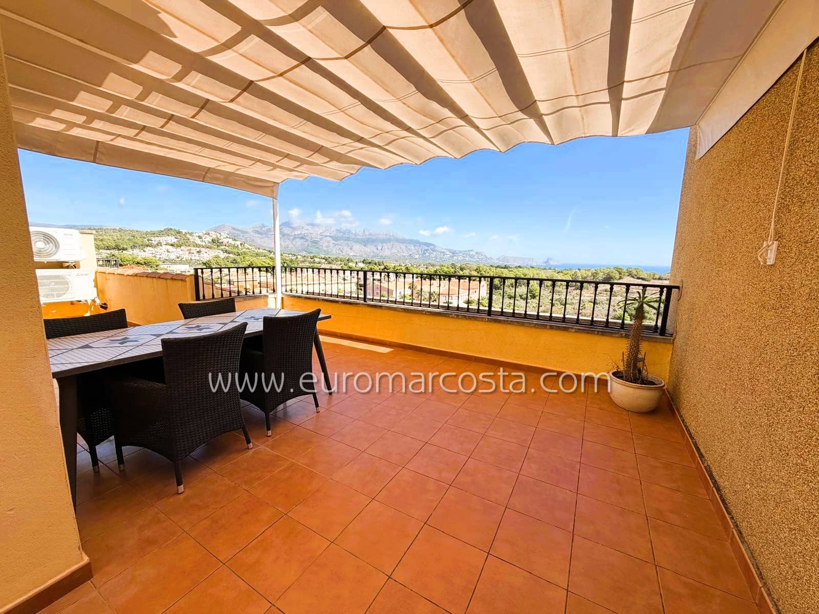 5 camera da letto Villetta a Schiera in vendita in Alfaz del Pi / L'Alfas del Pi con piscina garage - 409.000 € (Rif: 10165797)