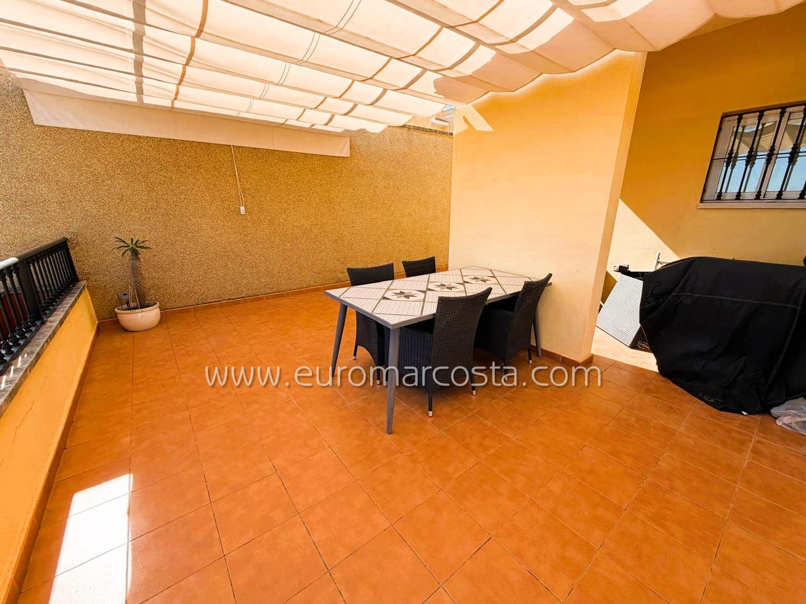5 camera da letto Villetta a Schiera in vendita in Alfaz del Pi / L'Alfas del Pi con piscina garage - 409.000 € (Rif: 10165797)