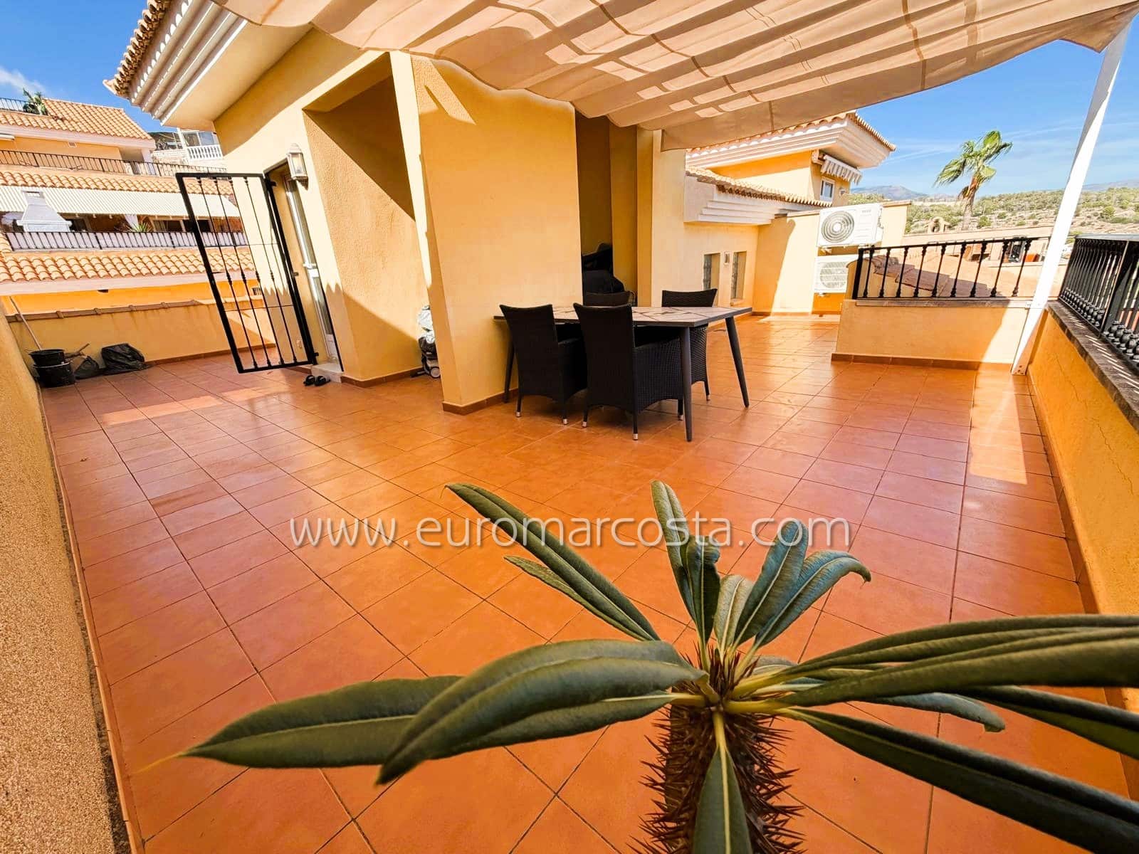 5 camera da letto Villetta a Schiera in vendita in Alfaz del Pi / L'Alfas del Pi con piscina garage - 409.000 € (Rif: 10165797)