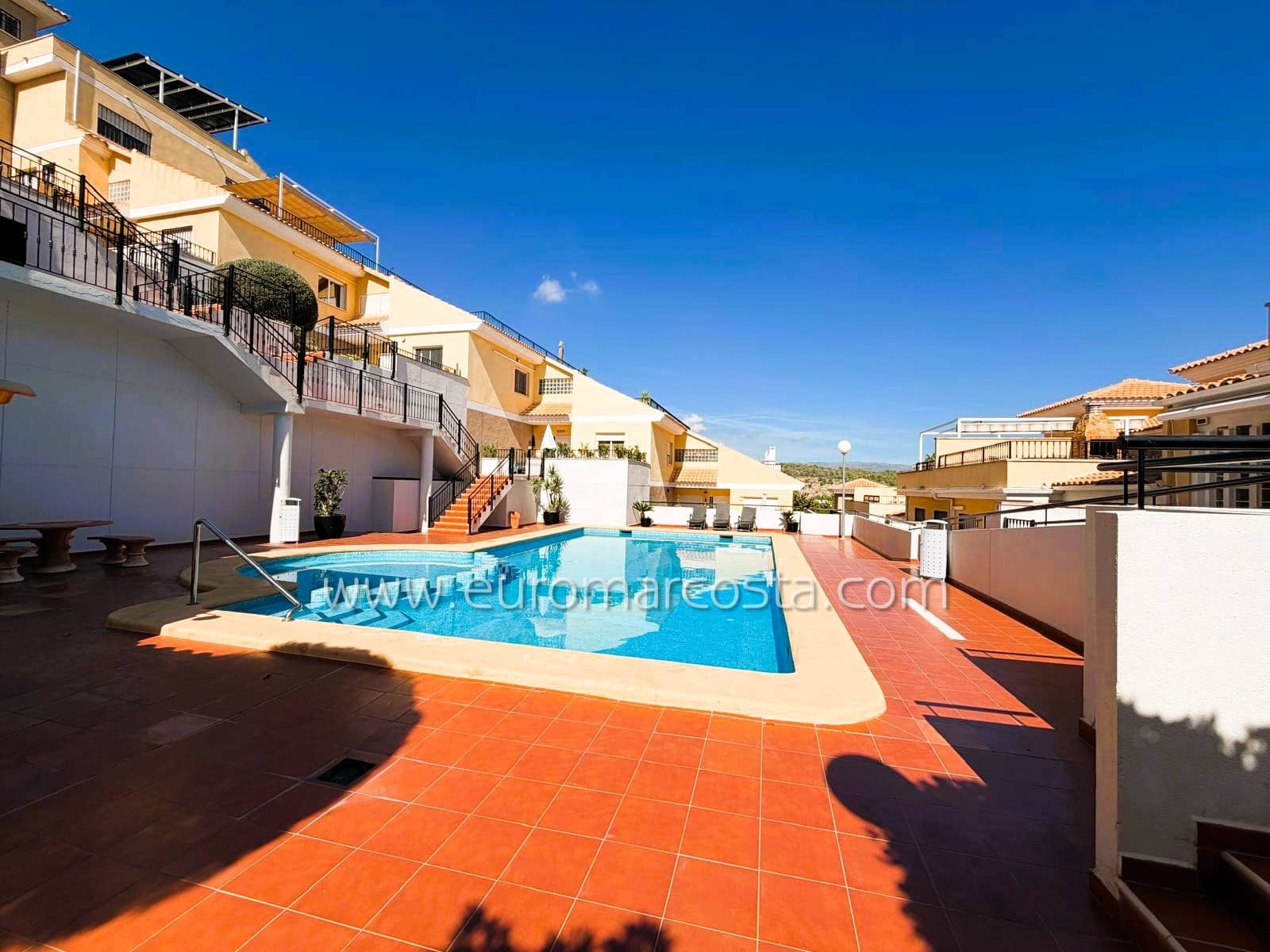 5 camera da letto Villetta a Schiera in vendita in Alfaz del Pi / L'Alfas del Pi con piscina garage - 409.000 € (Rif: 10165797)