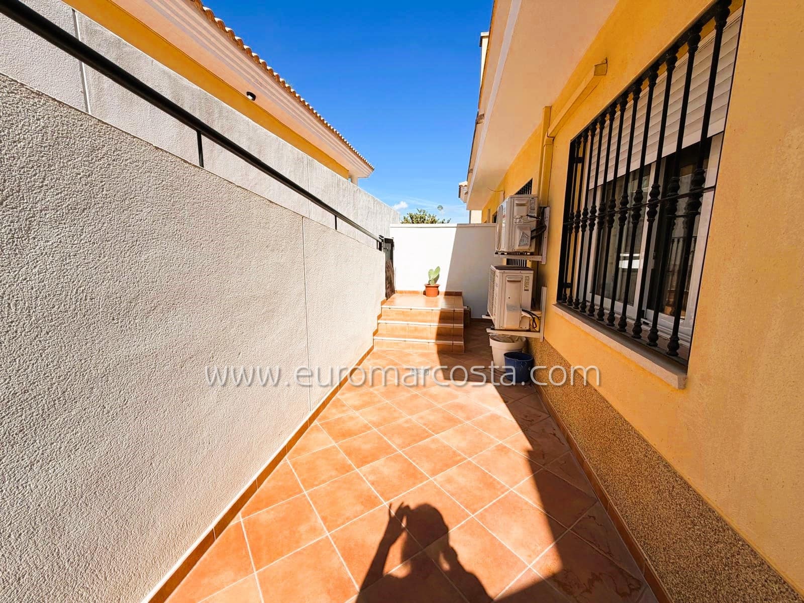 5 camera da letto Villetta a Schiera in vendita in Alfaz del Pi / L'Alfas del Pi con piscina garage - 409.000 € (Rif: 10165797)