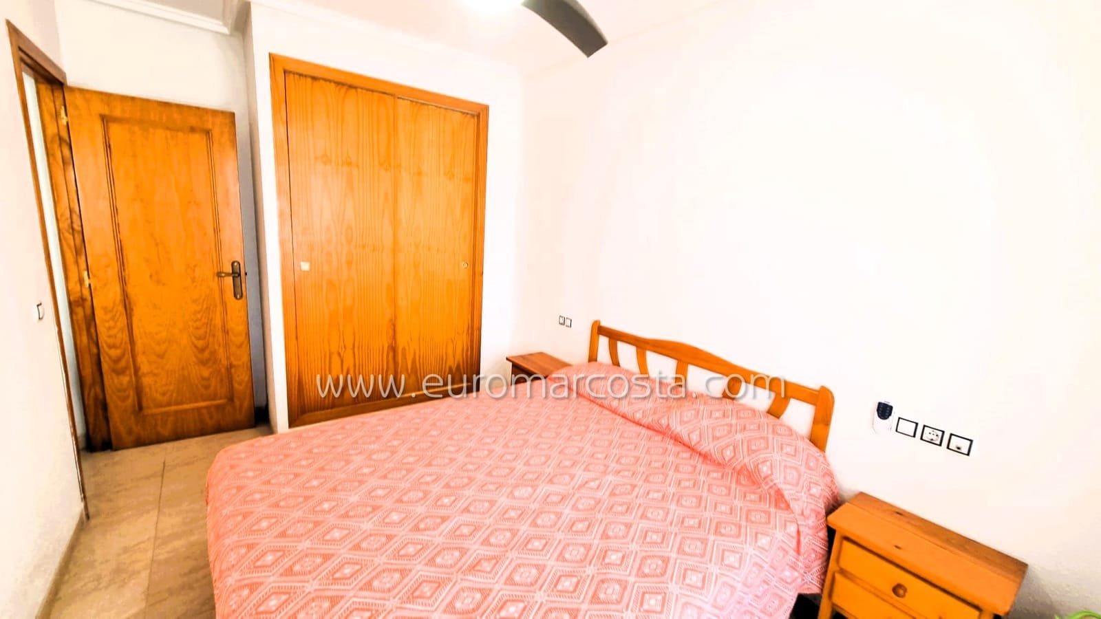 2 bedroom Apartment for sale in Torrevieja with pool - € 115,900 (Ref: 10165958)