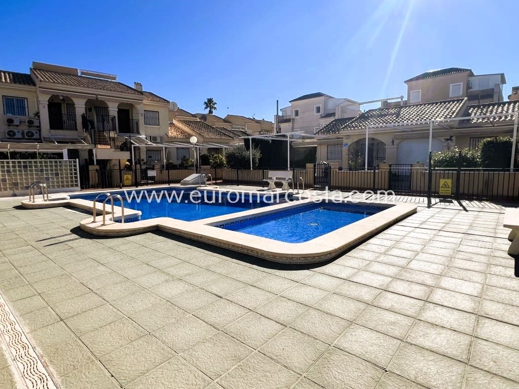 3 chambre Villa/Maison Semi-Mitoyenne à vendre à Guardamar del Segura avec piscine garage - 199 000 € (Ref: 10167292)