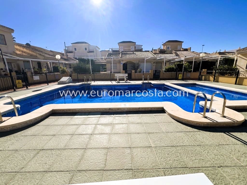 3 chambre Villa/Maison Semi-Mitoyenne à vendre à Guardamar del Segura avec piscine garage - 199 000 € (Ref: 10167292)