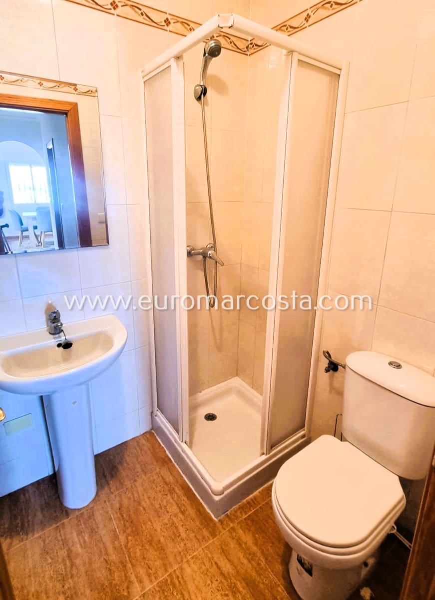 3 chambre Villa/Maison Semi-Mitoyenne à vendre à Guardamar del Segura avec piscine garage - 199 000 € (Ref: 10167292)