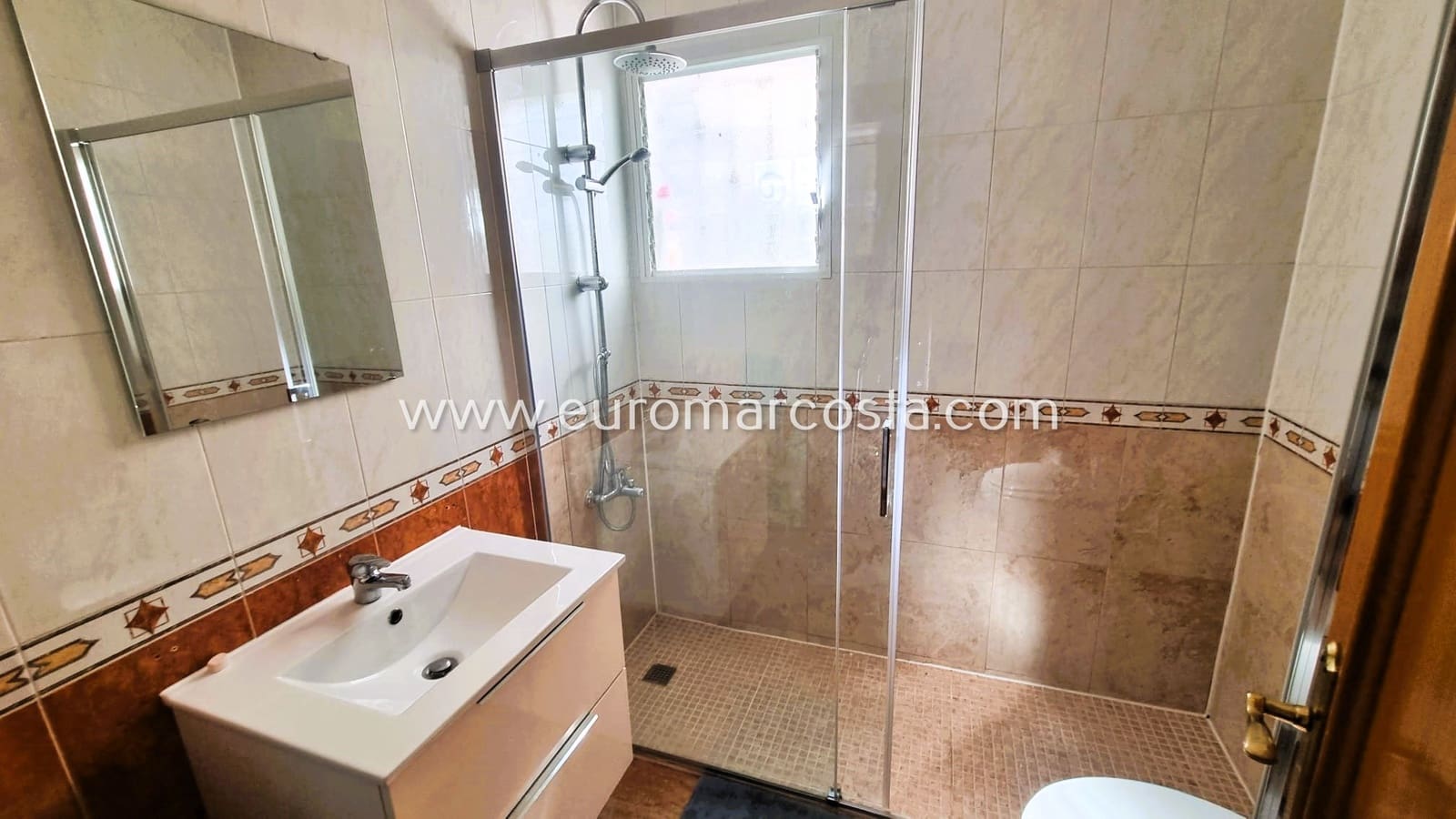 3 chambre Villa/Maison Semi-Mitoyenne à vendre à Guardamar del Segura avec piscine garage - 199 000 € (Ref: 10167292)