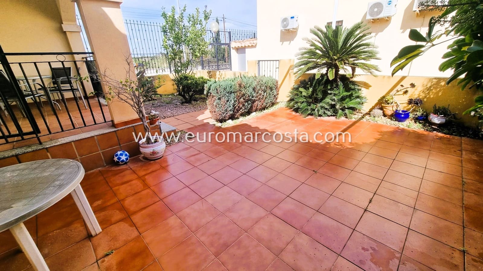3 chambre Villa/Maison Semi-Mitoyenne à vendre à Guardamar del Segura avec piscine garage - 199 000 € (Ref: 10167292)