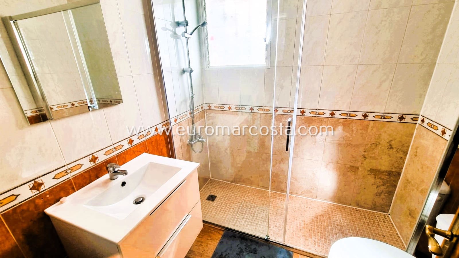 3 chambre Villa/Maison Semi-Mitoyenne à vendre à Guardamar del Segura avec piscine garage - 199 000 € (Ref: 10167292)