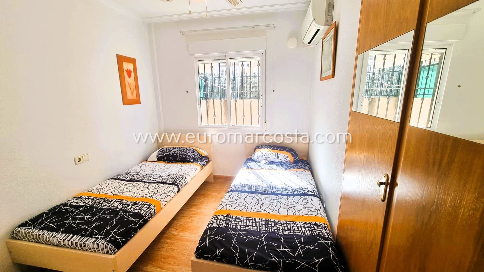 3 chambre Villa/Maison Semi-Mitoyenne à vendre à Guardamar del Segura avec piscine garage - 199 000 € (Ref: 10167292)