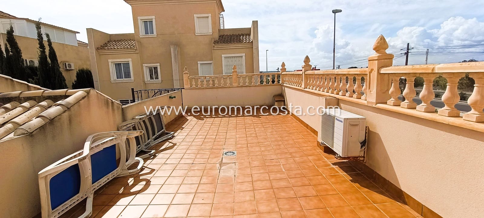 3 chambre Villa/Maison Semi-Mitoyenne à vendre à Guardamar del Segura avec piscine garage - 199 000 € (Ref: 10167292)