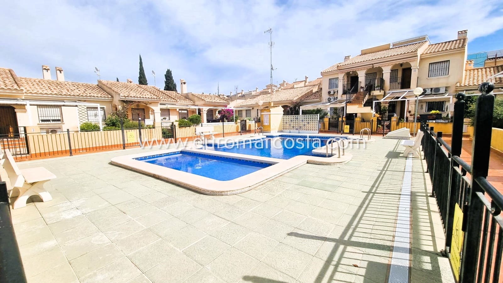 3 chambre Villa/Maison Semi-Mitoyenne à vendre à Guardamar del Segura avec piscine garage - 199 000 € (Ref: 10167292)