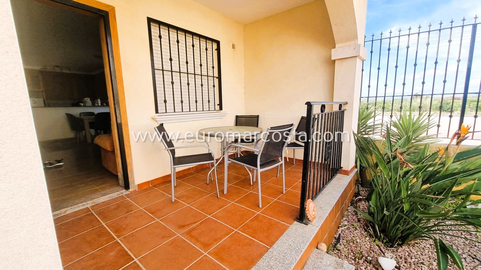 3 chambre Villa/Maison Semi-Mitoyenne à vendre à Guardamar del Segura avec piscine garage - 199 000 € (Ref: 10167292)
