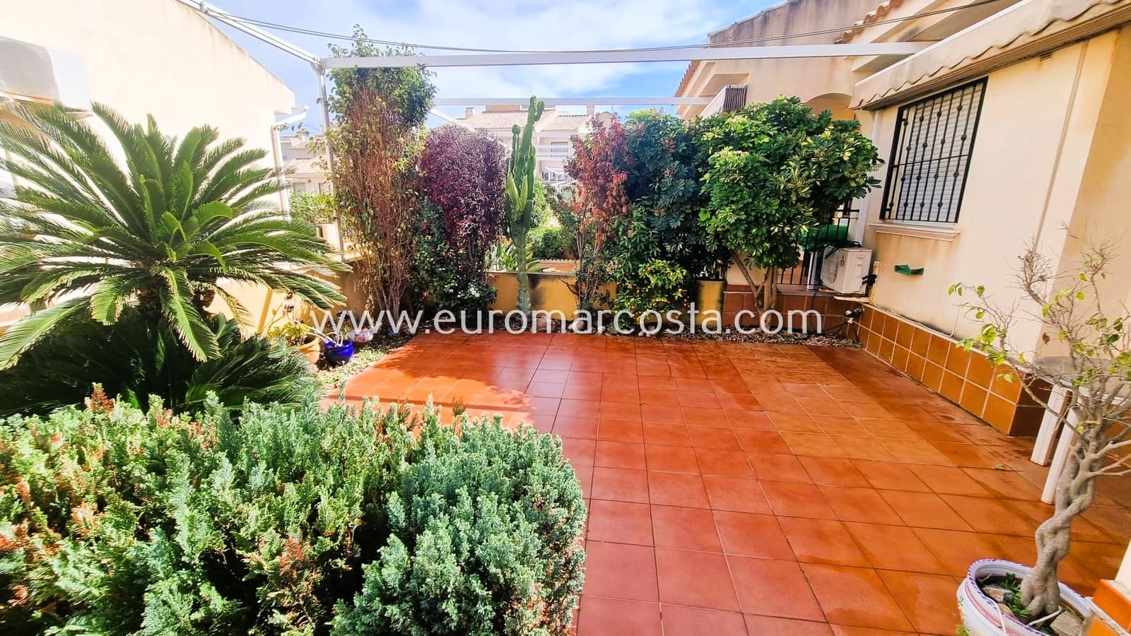 3 chambre Villa/Maison Semi-Mitoyenne à vendre à Guardamar del Segura avec piscine garage - 199 000 € (Ref: 10167292)