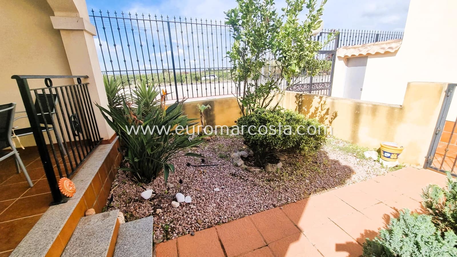 3 chambre Villa/Maison Semi-Mitoyenne à vendre à Guardamar del Segura avec piscine garage - 199 000 € (Ref: 10167292)