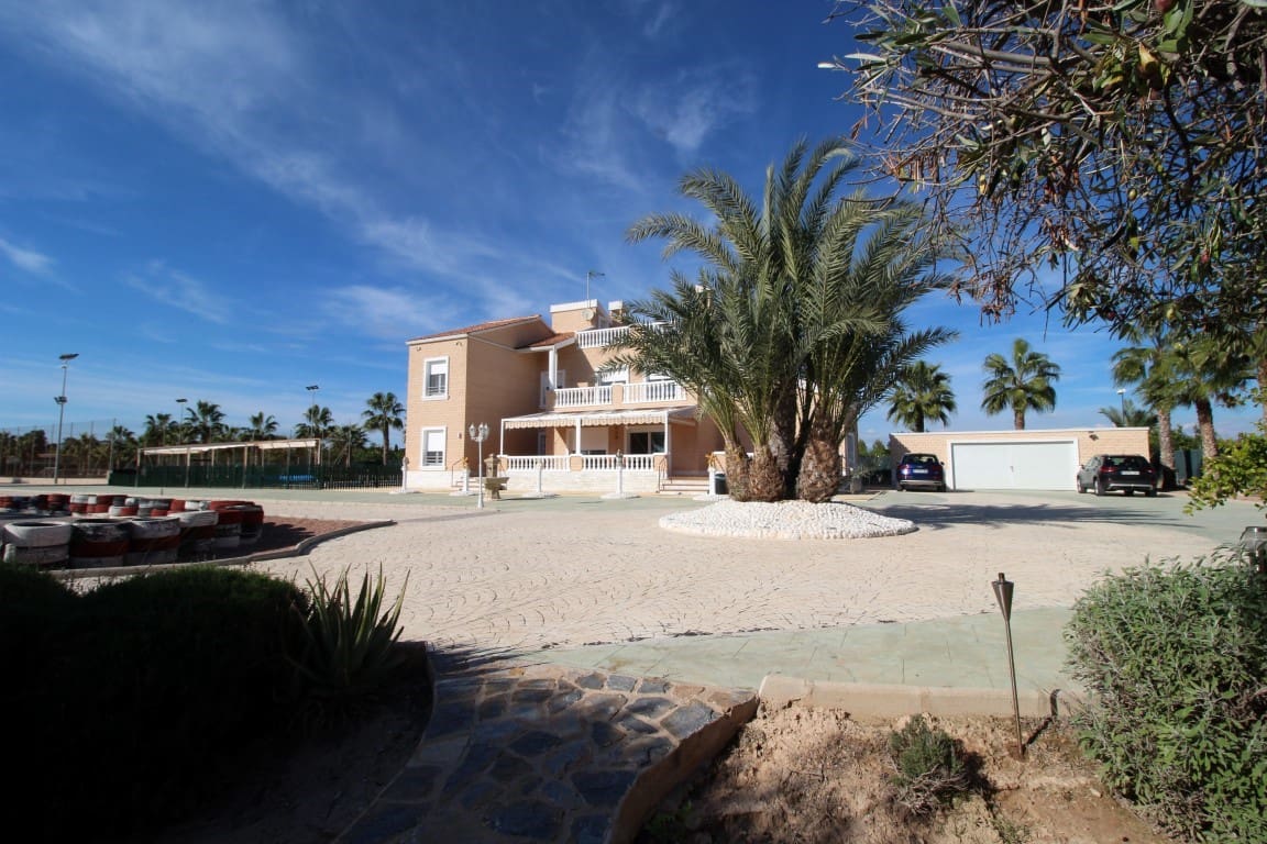 5 soveværelse Finca/Landehus til salg i Elche / Elx med swimmingpool garage - € 1.190.000 (Ref: 7153684)