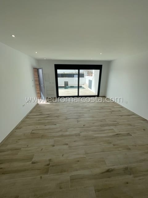 3 sypialnia Willa na sprzedaż w Filipinas z basenem - 399 900 € (Ref: 7241230)