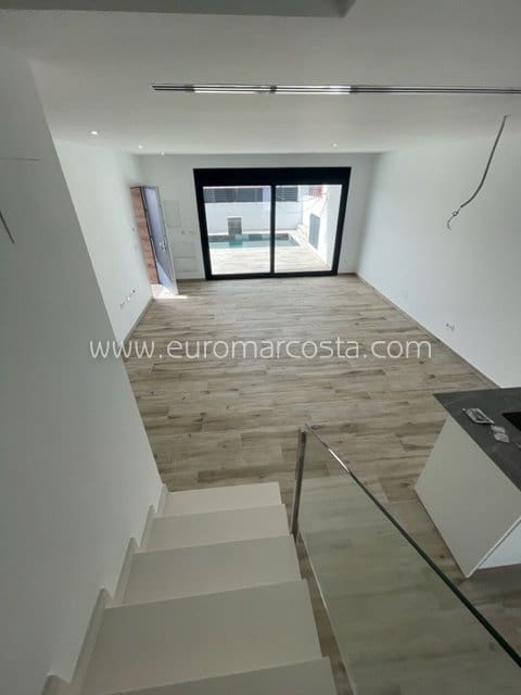 3 sypialnia Willa na sprzedaż w Orihuela Costa z basenem - 399 900 € (Ref: 7241230)