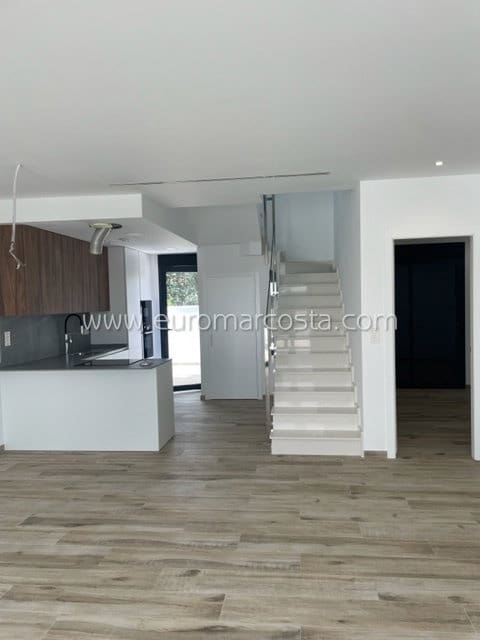3 sypialnia Willa na sprzedaż w Orihuela Costa z basenem - 399 900 € (Ref: 7241230)