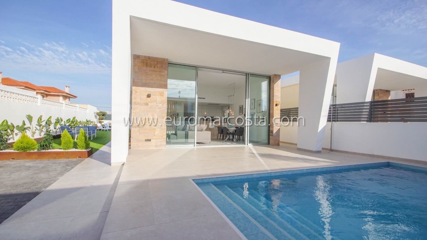 3 sovrum Villa till salu i Torrevieja med pool - 449 000 € (Ref: 7241231)