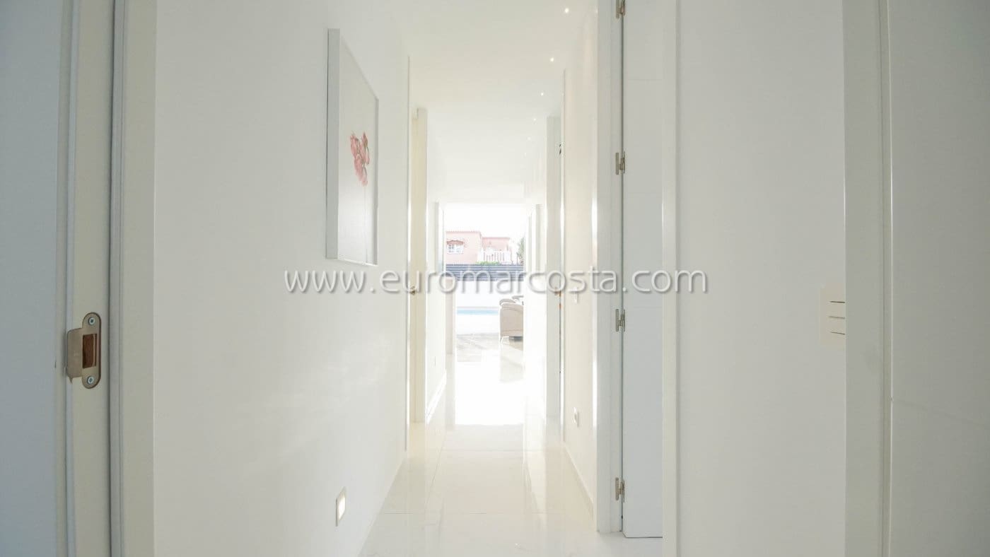 3 sovrum Villa till salu i Torrevieja med pool - 449 000 € (Ref: 7241231)