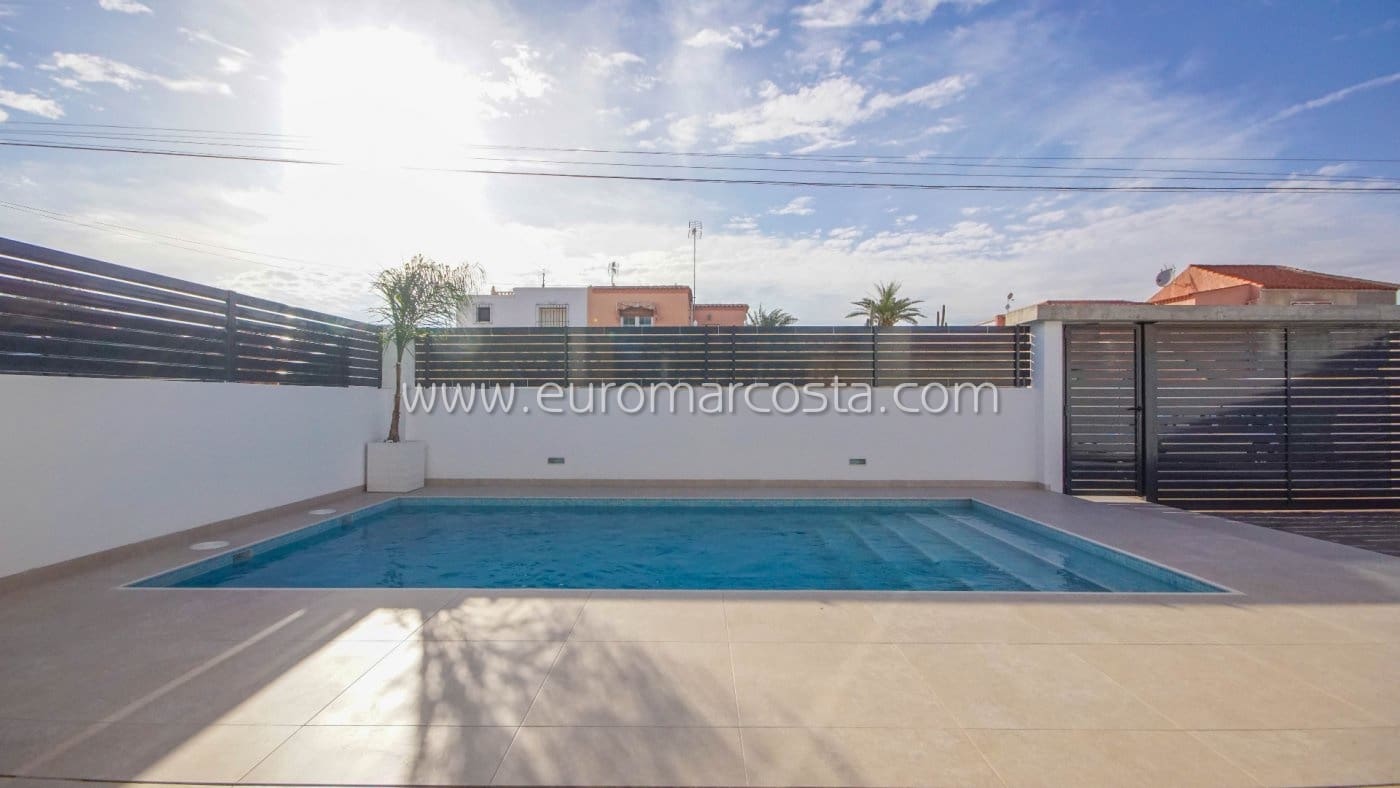 3 sovrum Villa till salu i Torrevieja med pool - 449 000 € (Ref: 7241231)