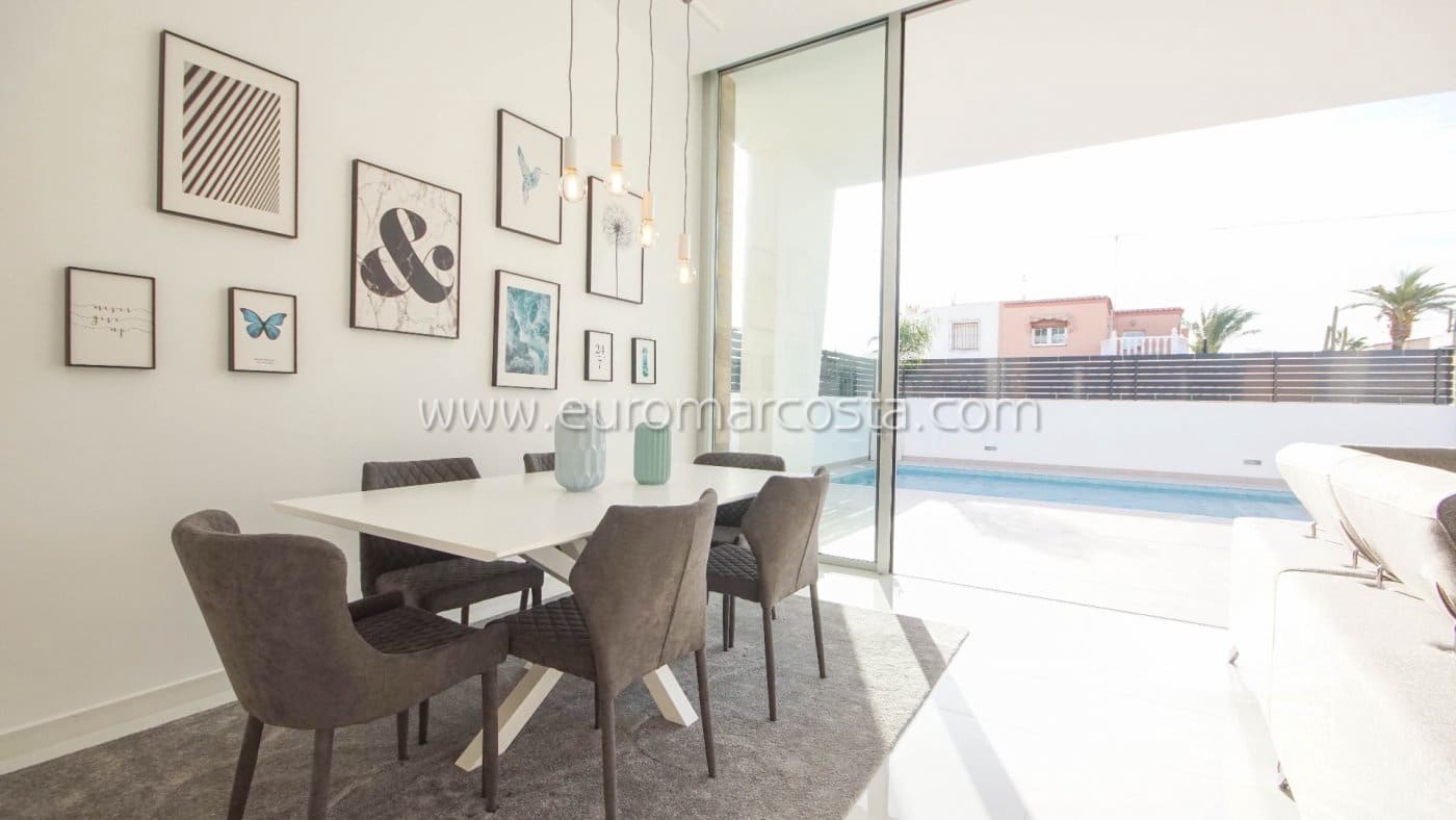 3 sovrum Villa till salu i Torrevieja med pool - 449 000 € (Ref: 7241231)