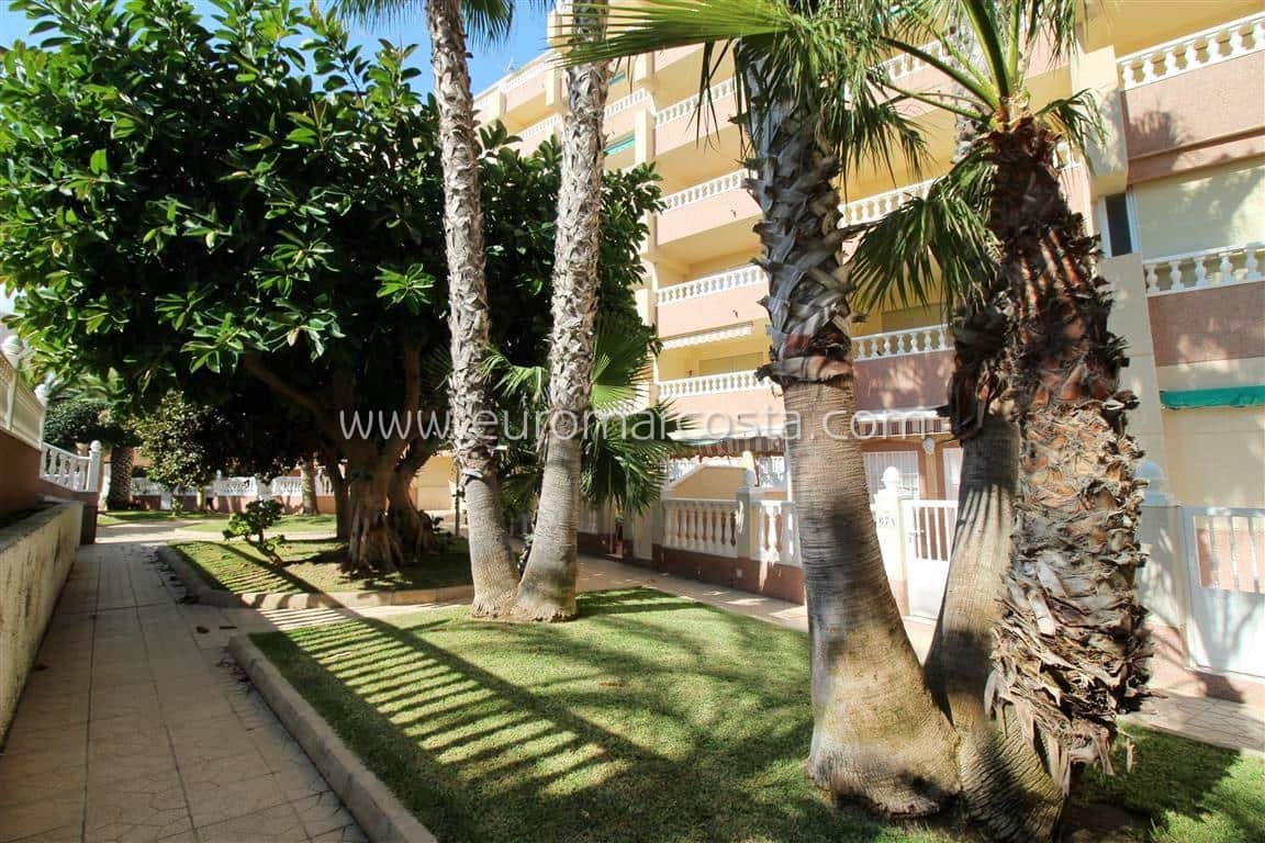 2 bedroom Apartment for sale in La Mata, Torrevieja with pool garage
