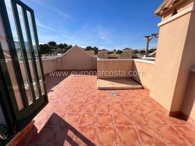 4 makuuhuone Rivitalo myytävänä paikassa Los Balcones mukana uima-altaan 
autotalli - 385 000 € (Ref: 7921845)