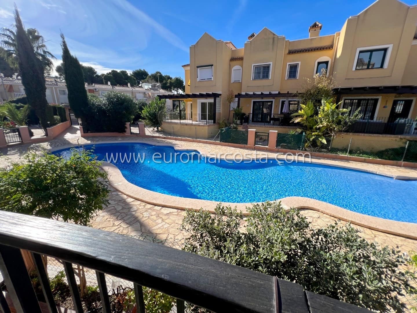 4 soveværelse Rækkehus til salg i Los Balcones med swimmingpool garage - € 385.000 (Ref: 7921845)