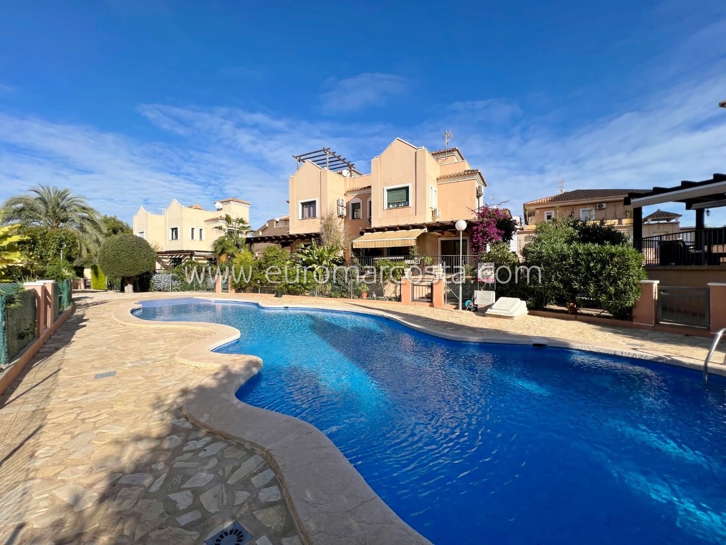 4 soveværelse Rækkehus til salg i Los Balcones med swimmingpool garage - € 385.000 (Ref: 7921845)