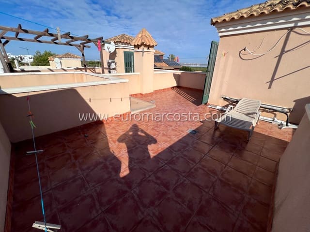 4 makuuhuone Rivitalo myytävänä paikassa Los Balcones mukana uima-altaan 
autotalli - 385 000 € (Ref: 7921845)