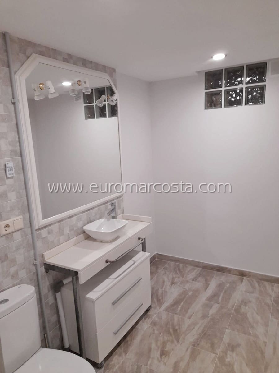 4 chambre Villa/Maison Mitoyenne à vendre à Torrevieja avec piscine garage - 385 000 € (Ref: 7921845)