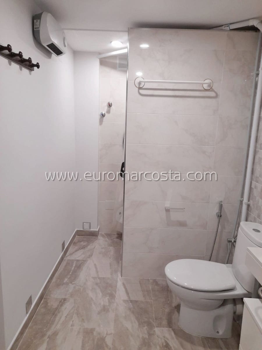 4 chambre Villa/Maison Mitoyenne à vendre à Torrevieja avec piscine garage - 385 000 € (Ref: 7921845)