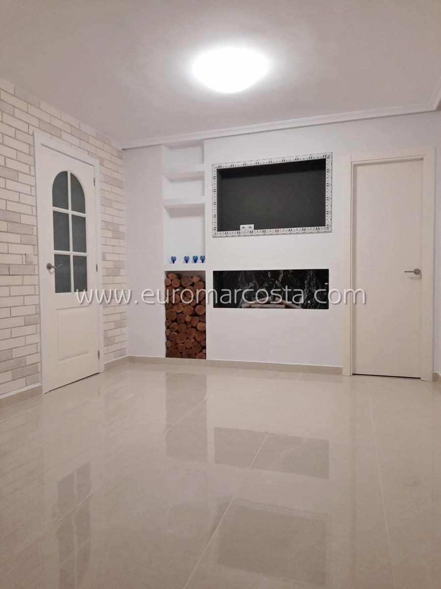 4 chambre Villa/Maison Mitoyenne à vendre à Torrevieja avec piscine garage - 385 000 € (Ref: 7921845)