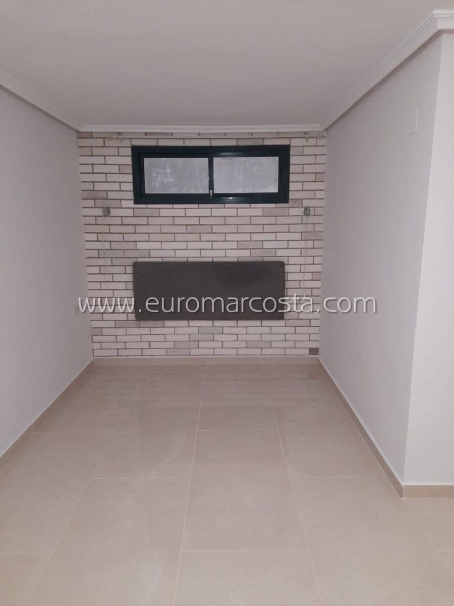 4 chambre Villa/Maison Mitoyenne à vendre à Torrevieja avec piscine garage - 385 000 € (Ref: 7921845)