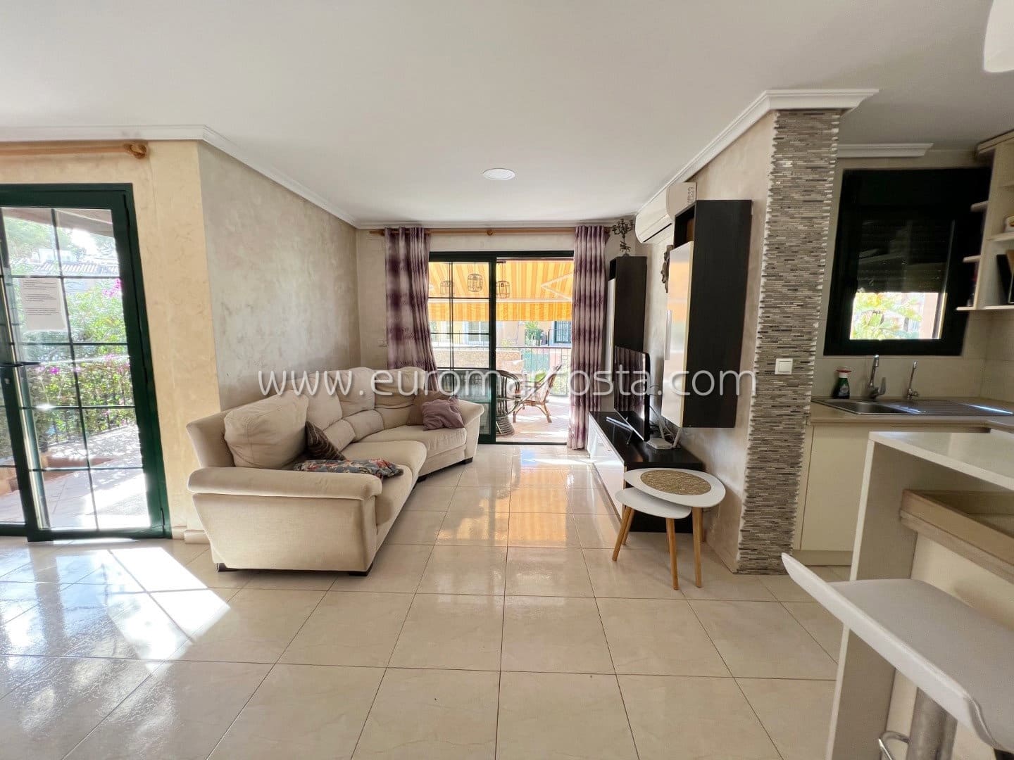 4 chambre Villa/Maison Mitoyenne à vendre à Torrevieja avec piscine garage - 385 000 € (Ref: 7921845)
