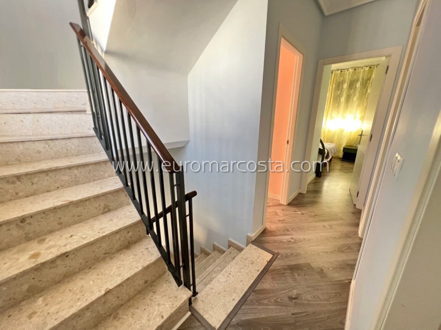 4 chambre Villa/Maison Mitoyenne à vendre à Torrevieja avec piscine garage - 385 000 € (Ref: 7921845)