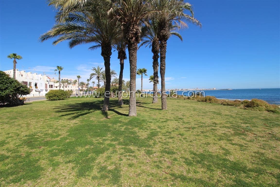 4 chambre Villa/Maison Mitoyenne à vendre à Torrevieja avec piscine garage - 385 000 € (Ref: 7921845)