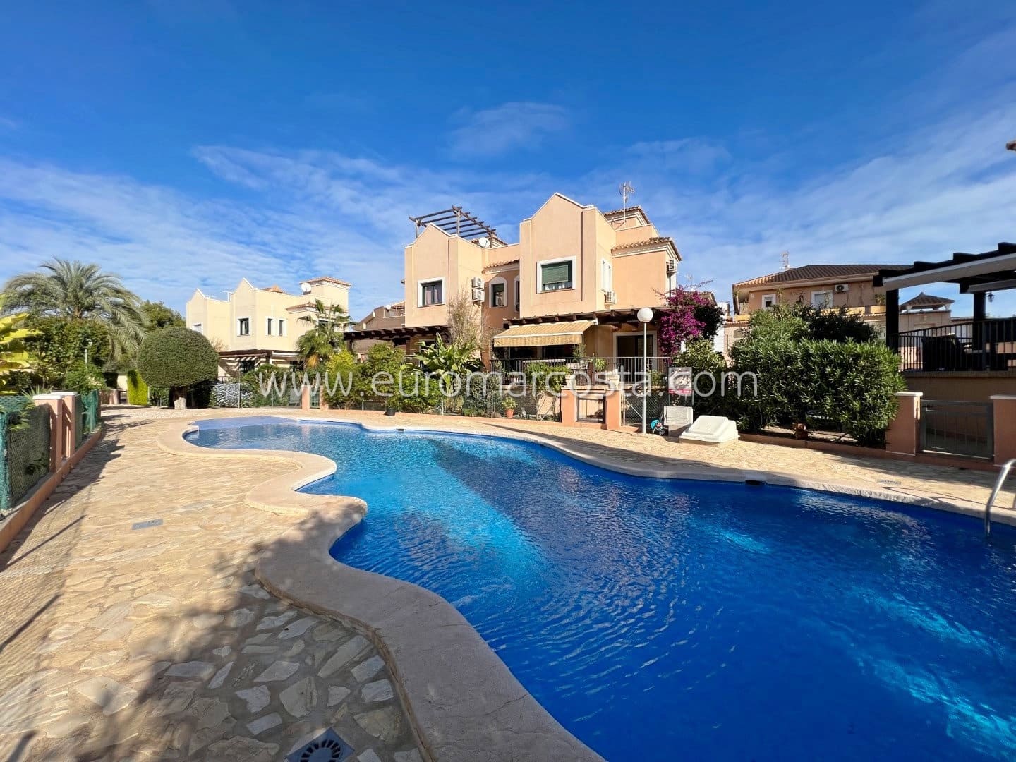4 chambre Villa/Maison Mitoyenne à vendre à Torrevieja avec piscine garage - 385 000 € (Ref: 7921845)
