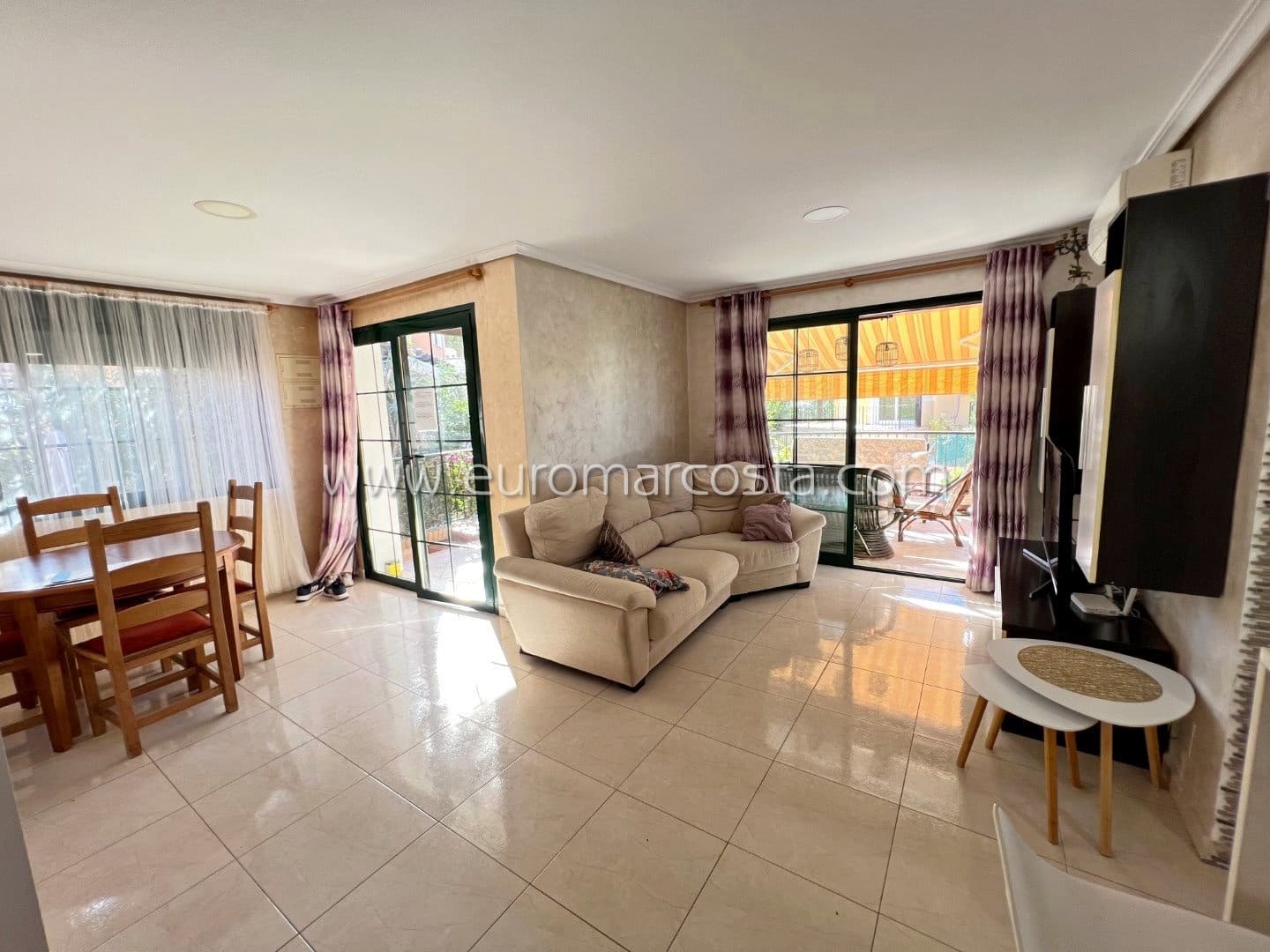 4 chambre Villa/Maison Mitoyenne à vendre à Torrevieja avec piscine garage - 385 000 € (Ref: 7921845)