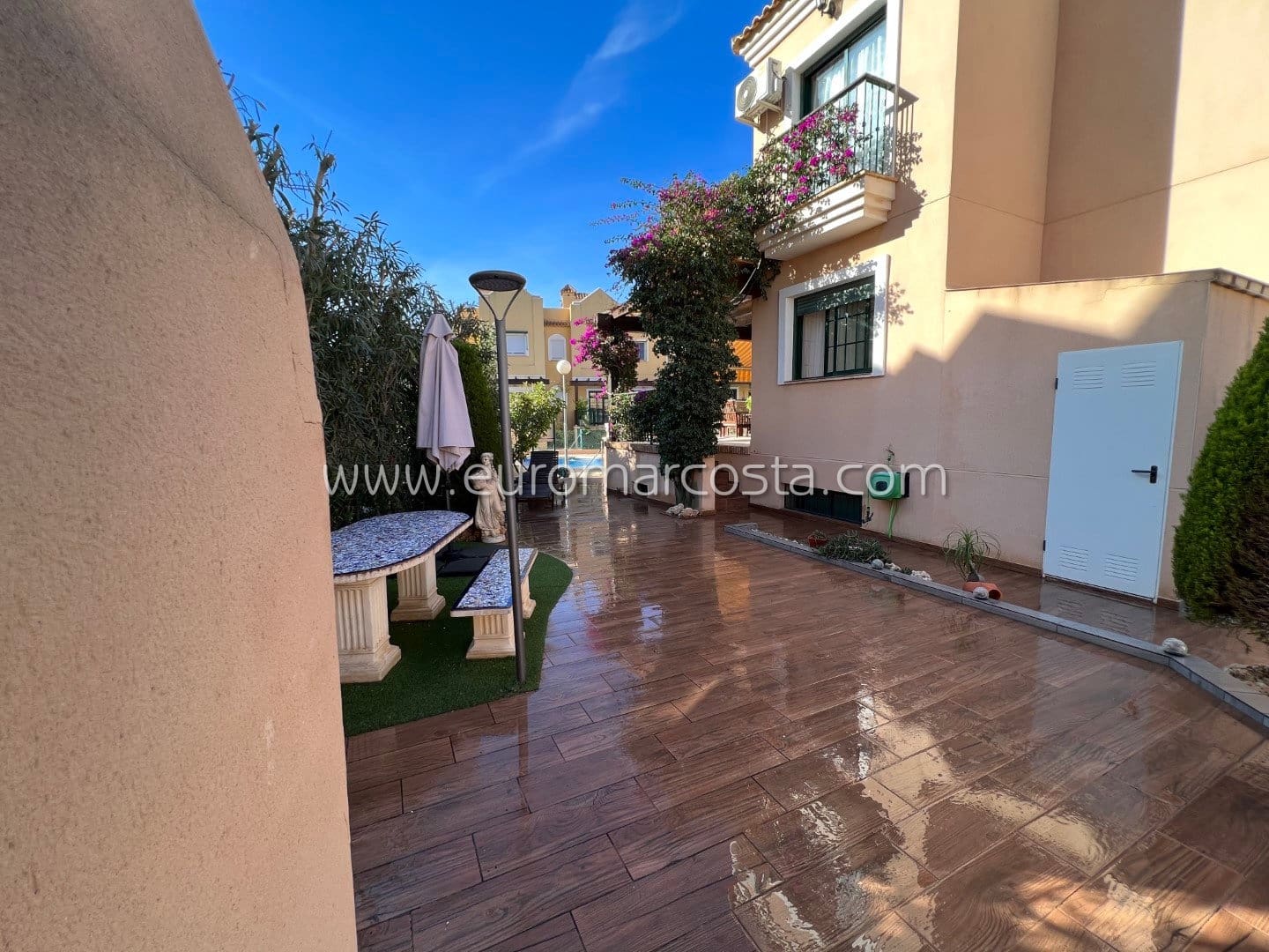 4 chambre Villa/Maison Mitoyenne à vendre à Torrevieja avec piscine garage - 385 000 € (Ref: 7921845)
